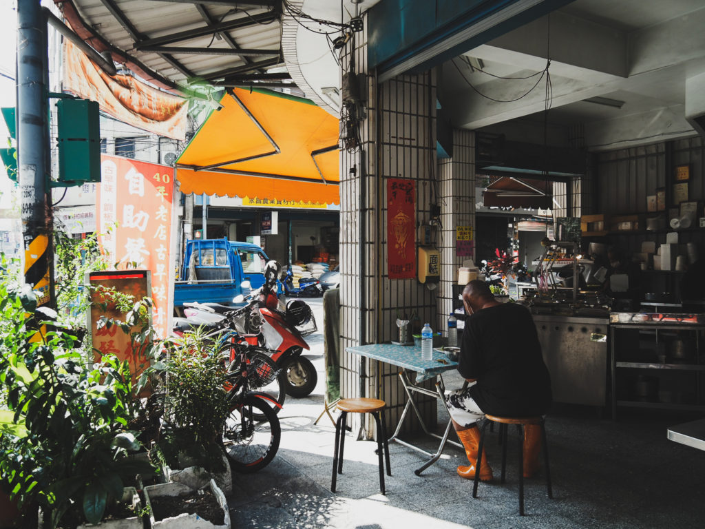 街拍台灣道地自助餐