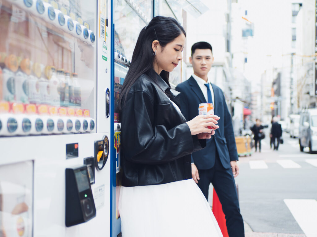 海外日本東京街頭自助輕婚紗 販賣機